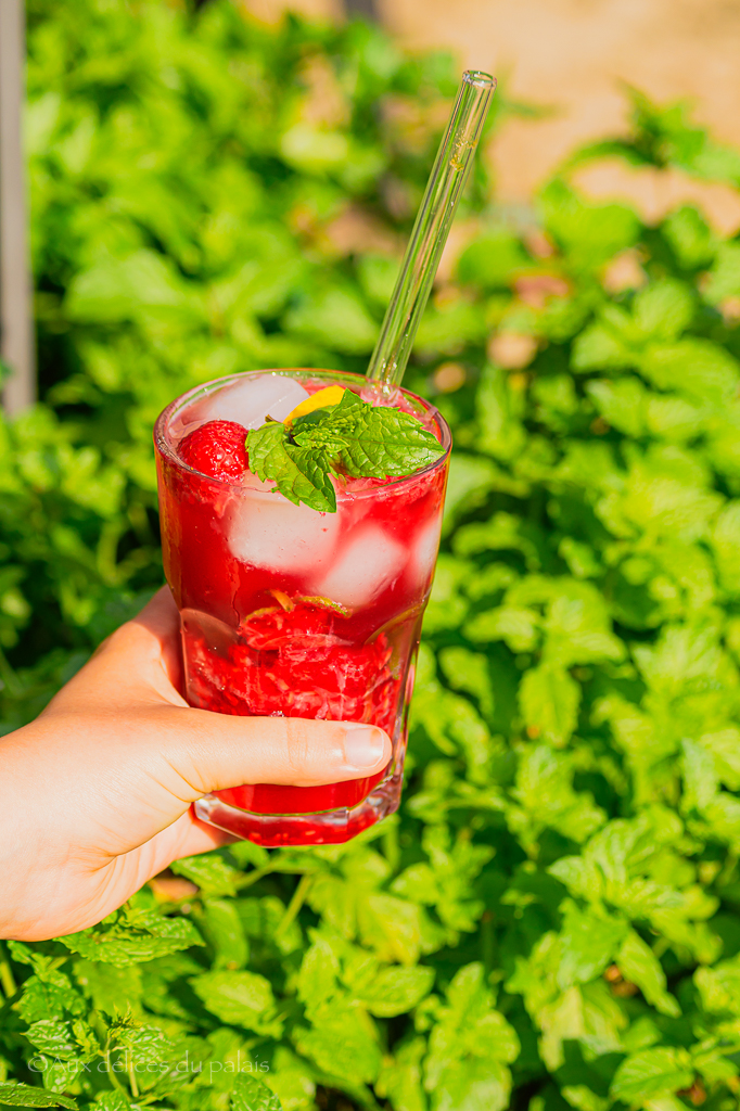 Mocktail au kéfir et aux framboises menthe