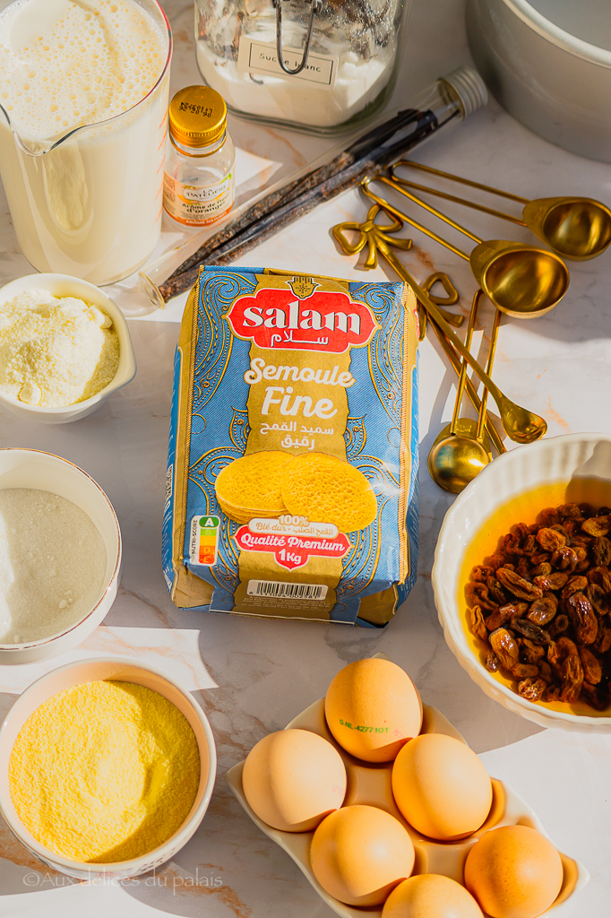 quels ingrédients pour gâteau de semoule raisins secs caramel